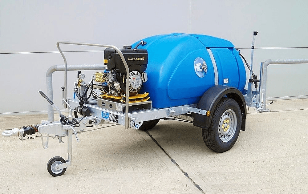 Mobile high-pressure cleaning trailer with blue tank and diesel pump unit